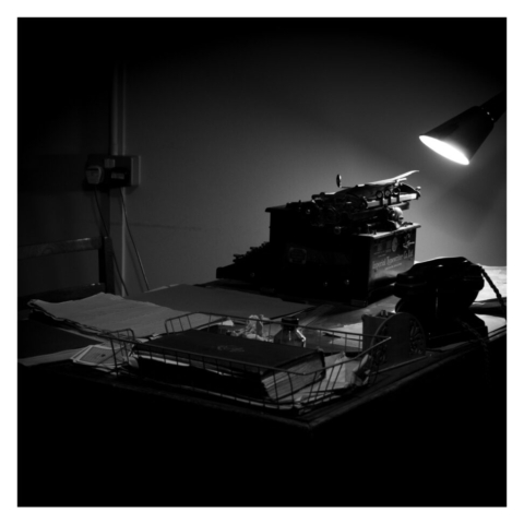 Typtwriter on Alan Turing's desk in the light of an angle poise lamp