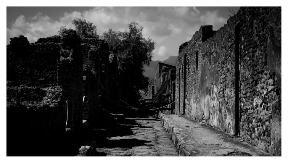 Pompeii street scene